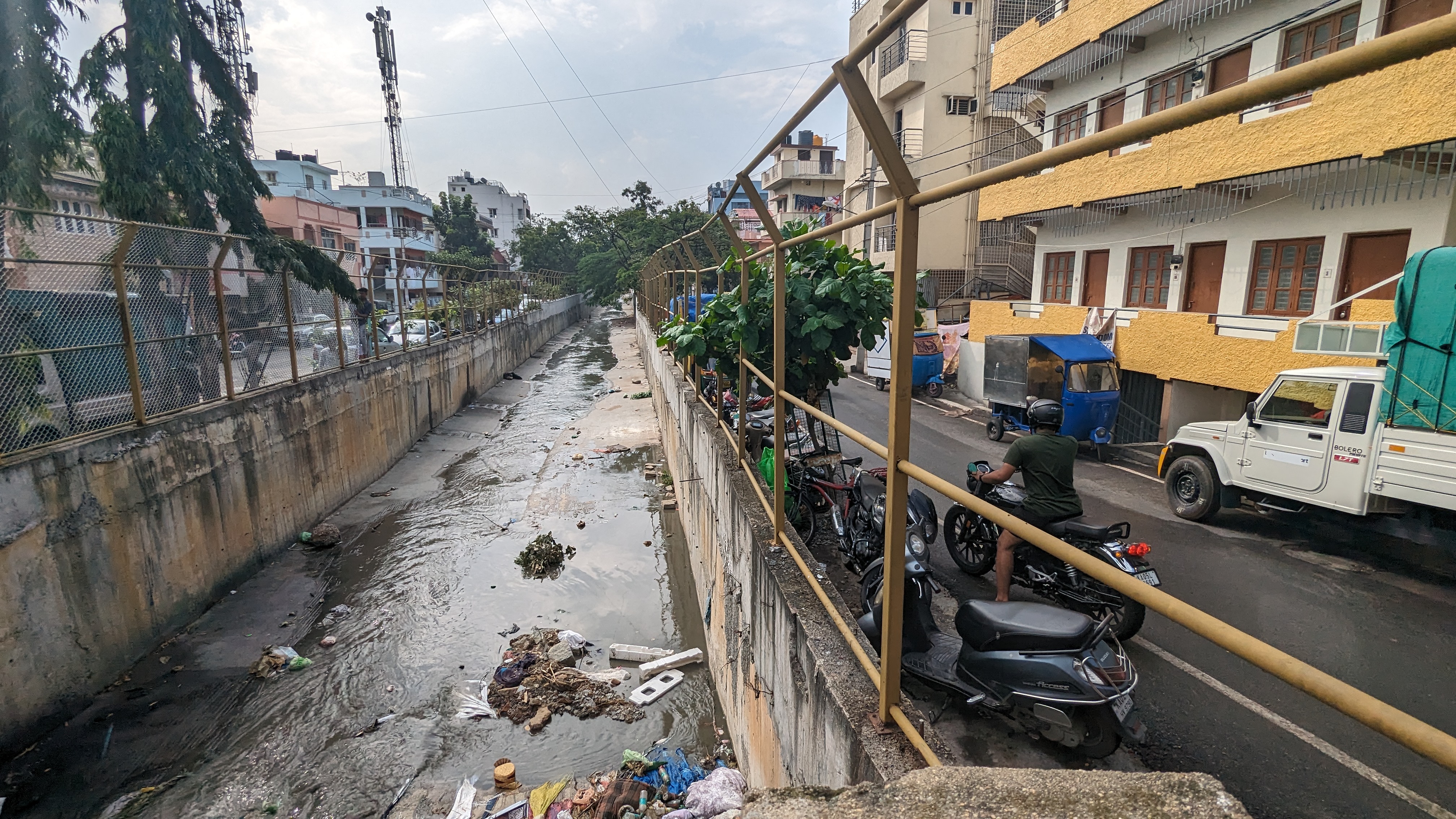 Garbage dumped in the kaluve