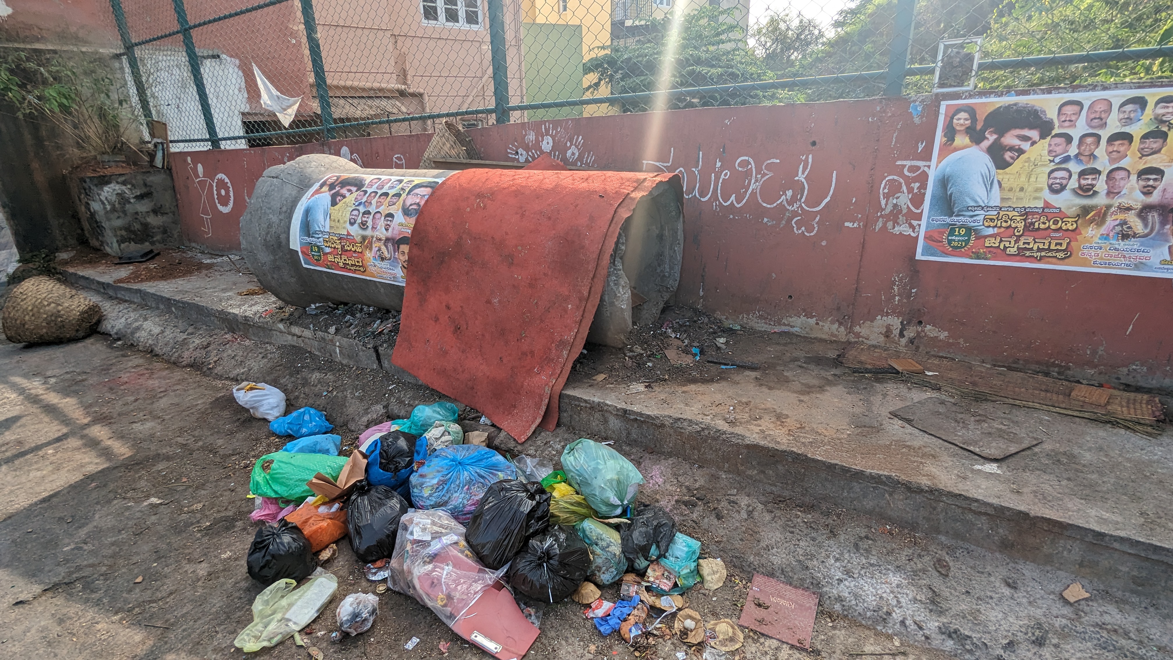 Garbage dump outside a kaluve