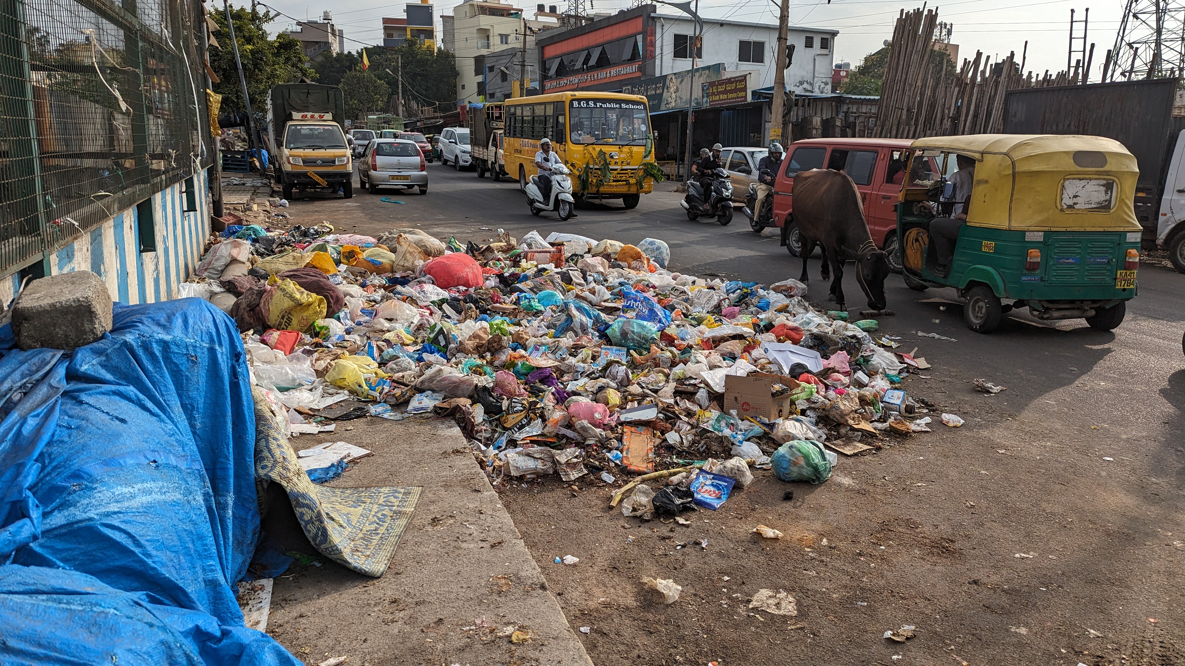 Garbage dump outside a kaluve